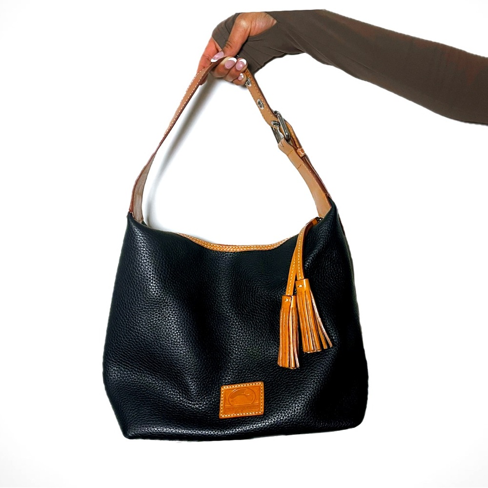 Dooney and Bourke Pebble Grain Paige
Crossbody leather bag